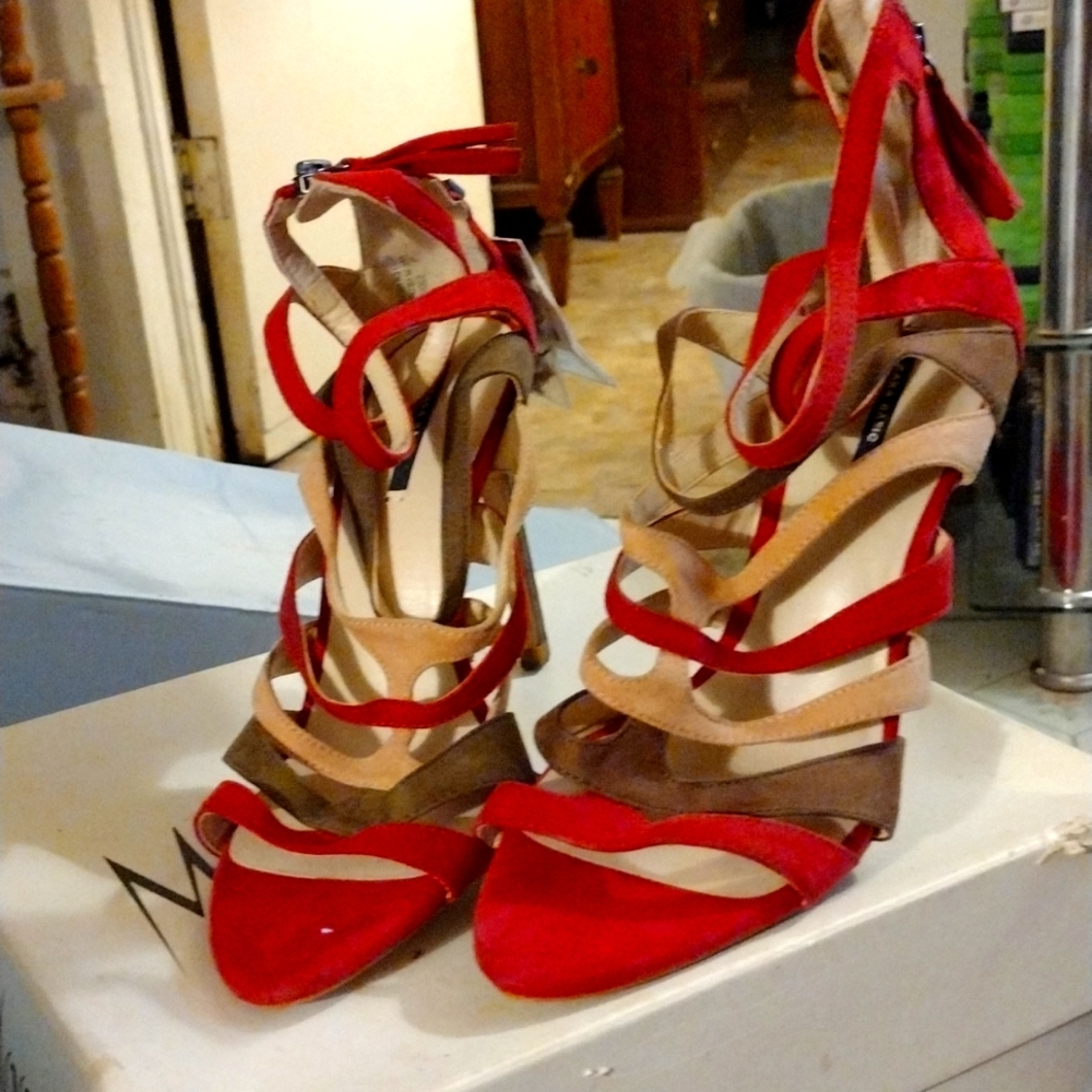 Zara's High Heels: Woman's Size 7.5. Strapless w/Black Zipper Along Side Back